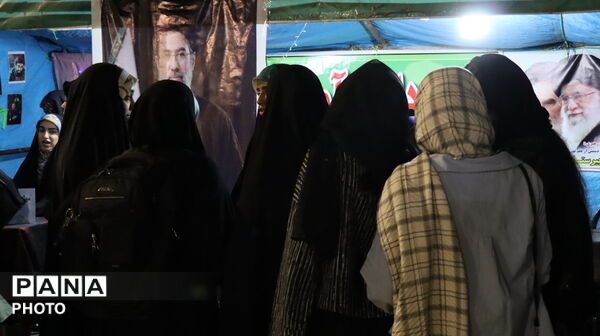  شور و نشاط دانش‌آموزی در موج اجتماع مردمی پاکدشت