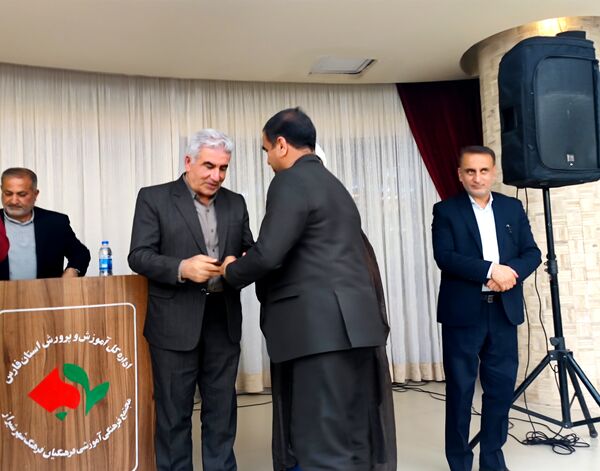 آیین تجلیل ازخادمین مراسم اعتکاف دانش‌آموزی