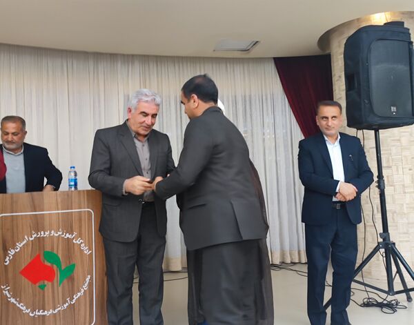 آیین تجلیل ازخادمین مراسم اعتکاف دانش‌آموزی