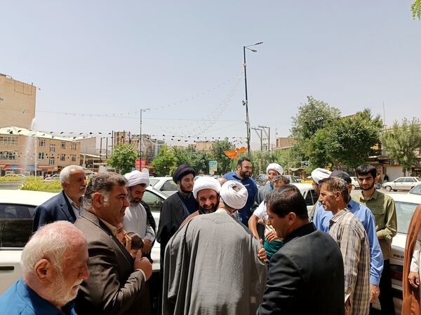 بازگشت امام جمعه از سفر مکه و استقبال گرم مردم فارسان