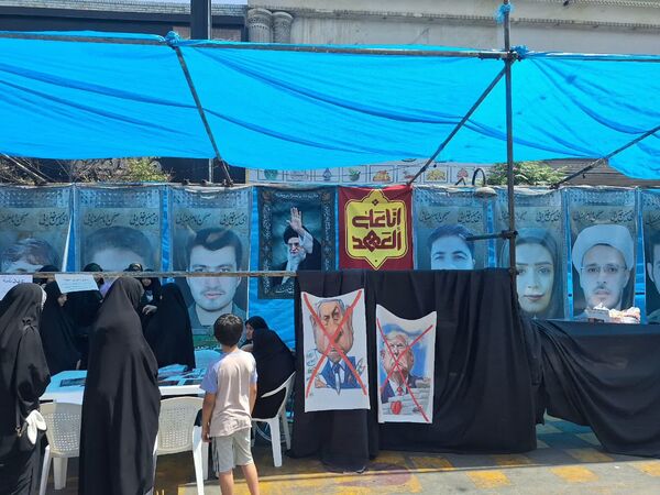 قدم‌هایی تا بهشت؛ جاماندگان اربعین در مشهد رهسپار حرم مطهر رضوی شدند