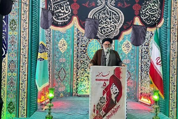 تأکید بر بصیرت و وحدت در نماز جمعه فیروزکوه