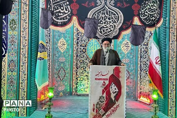 تأکید بر بصیرت و وحدت در نماز جمعه فیروزکوه