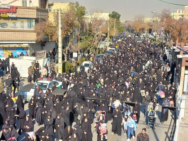 تشییع باشکوه پیکر پاک شهدای گمنام در اصفهان 