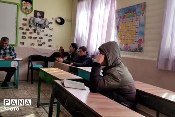 نور ایمان و رقابت؛ مسابقات قرآن، عترت و نماز دانش‌آموزان پسر در منطقه کهریزک 