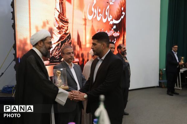 آیین تجلیل از خادمان موکب‌های اربعین حسینی در همدان 