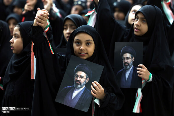 برگزاری همایش بزرگ جمع‌خوانی دانش‌آموزان با اجرای سرود و نوحه حماسی «باید برخاست»