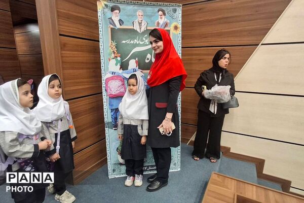 جشن شکوفه‌های دبستان ۱۷ شهریور رباط کریم