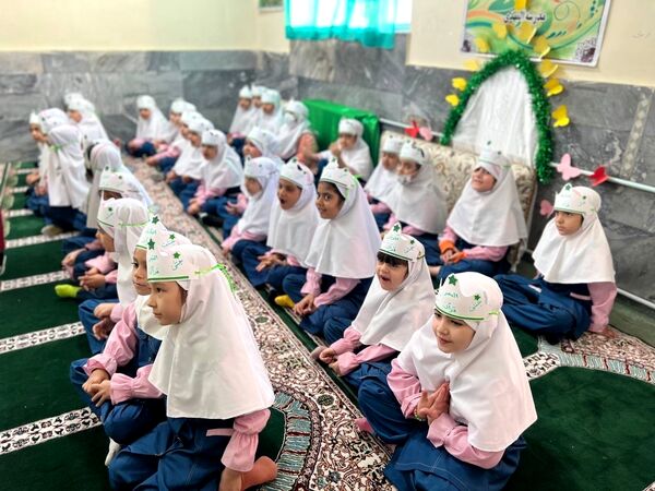 جشن قرآن در دبستان دخترانه المهدی ناحیه 2 کرج و شهرستان فردیس