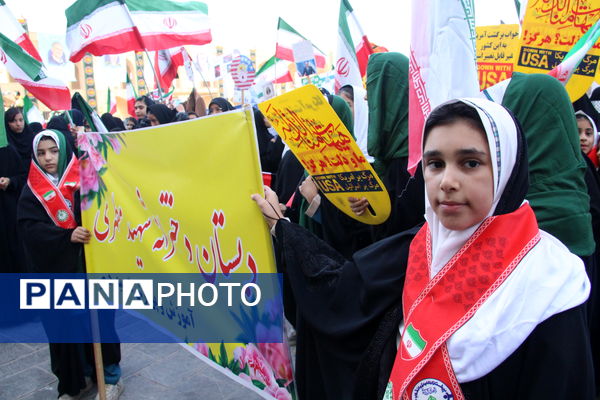 راهپیمایی ۱۳ آبان روز غلبه بر استکبار جهانی دانش‌آموزان شهر یزد