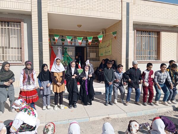 جشن دهه فجر در مدرسه شهید معتمدی