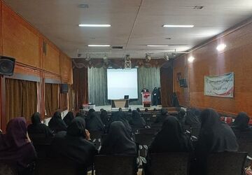 جلسه آموزشی پیشگیری از بیماری ایدز در ورامین