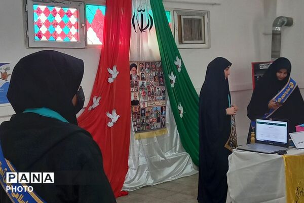برپایی مدرسه انقلاب در هنرستان قدس ناحیه دو شهرری 