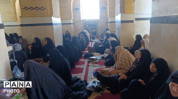 از پیر تا کودک در نماز جمعه نیشابور حضور دارند-۲