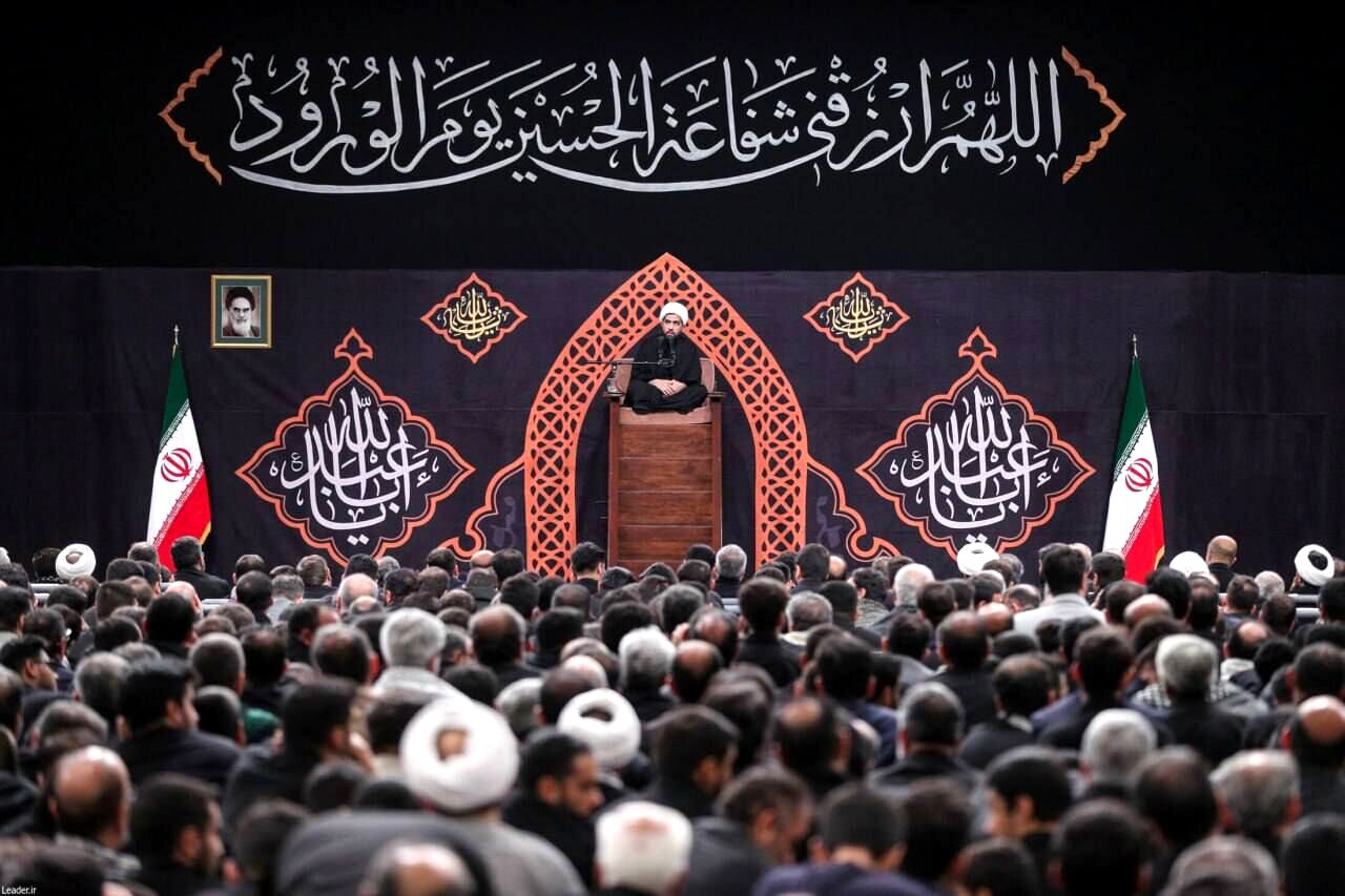 برگزاری عزاداری شب هشتم محرم و توسل به حضرت علی‌اکبر(ع) در حسینیه امام خمینی(ره)