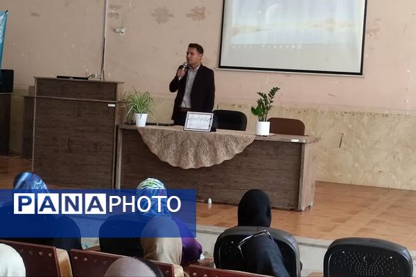 جلسه پیوند اولیا و مربیان در آموزشگاه معارف۶