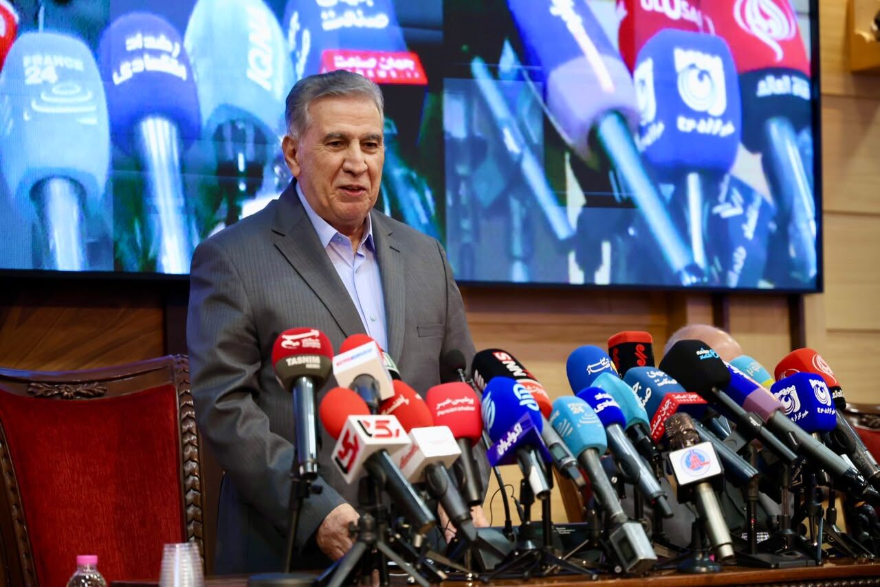 دیپلماسی اقتصادی و دیپلماسی سیاسی باید در کنار یکدیگر حرکت کنند