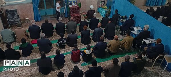 نماز جماعت همزمان با شروع سال جدید در روستای نقاب خلیل آباد