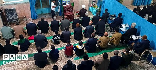 نماز جماعت همزمان با شروع سال جدید در روستای نقاب خلیل آباد