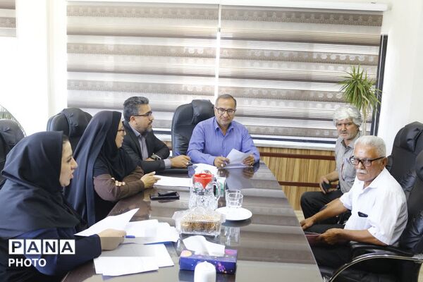 تجلیل فرماندار فیروزکوه از کارکنان حراست 