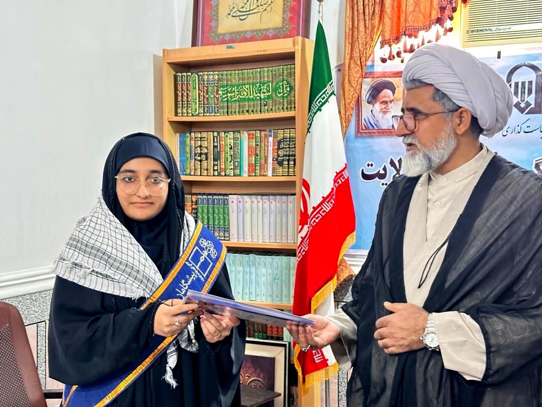بازدید از دفتر امام جمعه بستک و تجلیل از خبرنگاران فعال