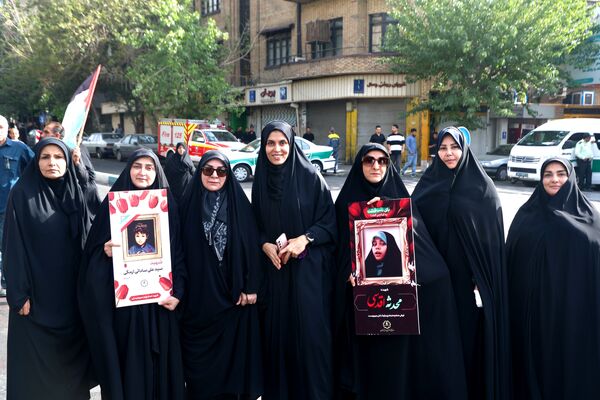 حضور پرشور فرهنگیان منطقه ۱۴ در مراسم تشییع پیکرهای شهدای جنگ ۱۲ روزه