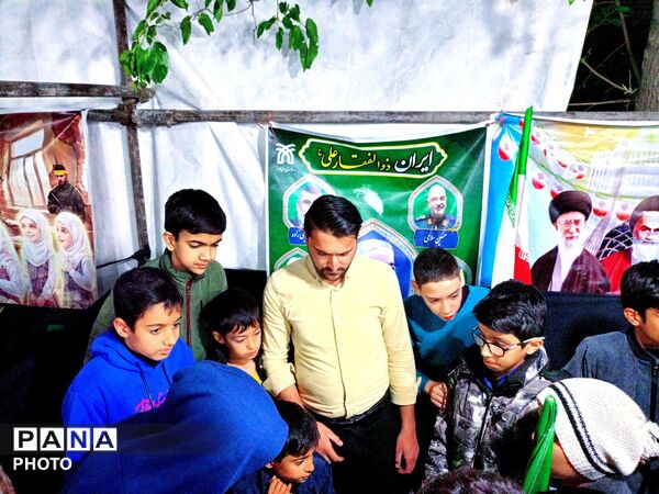 موکب های پذیرایی در حاشیه اجتماعات مردمی در شهرستان کاشمر 