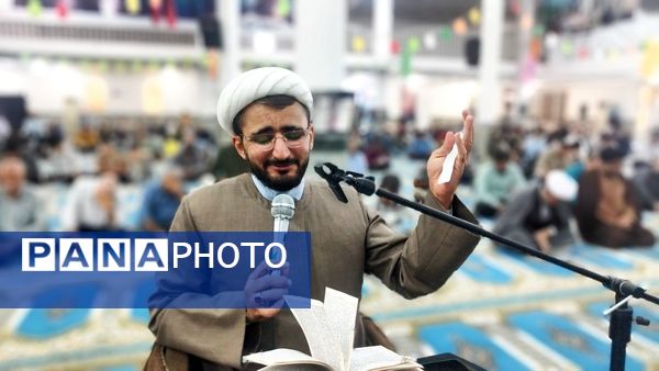 زمزمه دعای عرفه در پارسیان