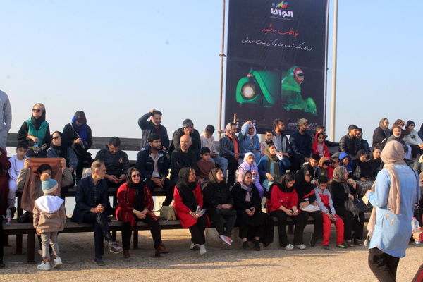 پیاده‌روی خانوادگی در بوشهر