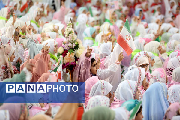 دختران، مهمان حضرت معصومه(س) شدند