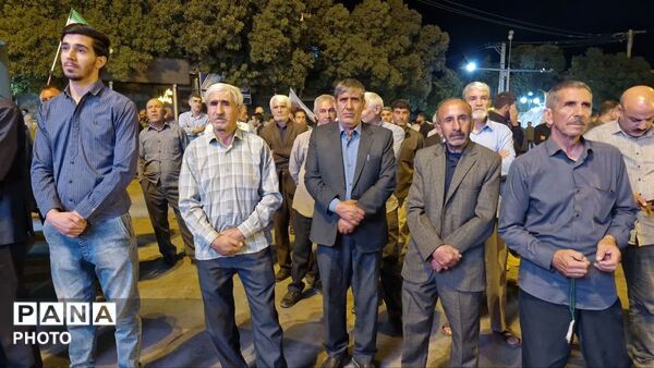 موج ۱۷۲ اجتماع شبانه مردم دلفان با تجلیل از ۲۲ خانواده آزاده