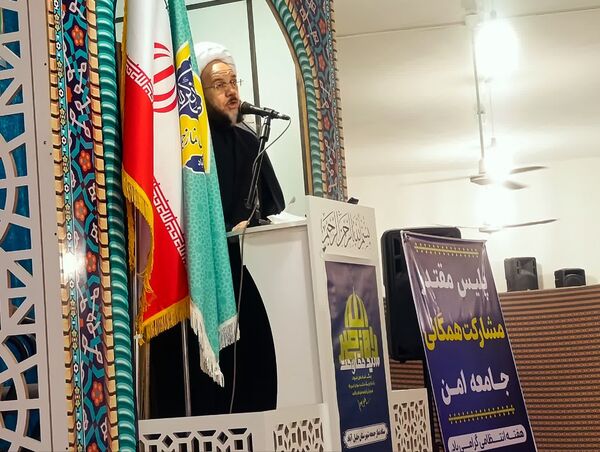 برگزاری نماز عبادی سیاسی جمعه همزمان با شروع هفته انتظامی در شهرستان خلیل اباد 