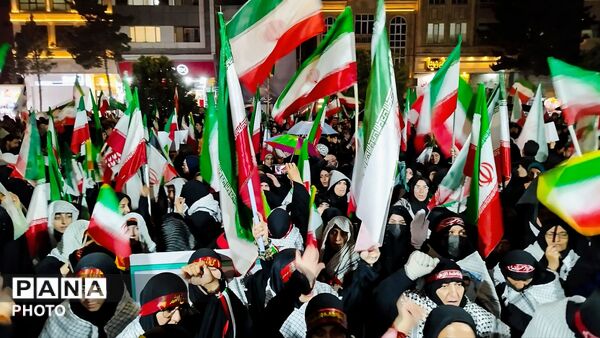  اجتماع پر شور مردم به همراه زنجیر زنی در بلوار فضل