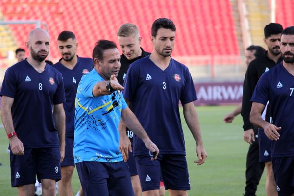 تمرین بازیکنان تیم تراکتور پیش از بازی با الوحده امارات