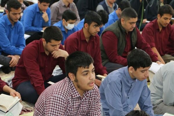 برگزاری محفل انس با قرآن ویژه دانش‌آموزان شهرستان‌های تهران در شهر ری