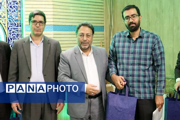 تجلیل از ۴۰ معلم برگزیده قرآن و عترت منطقه ۱۴ تهران در جشن باشکوه غدیر