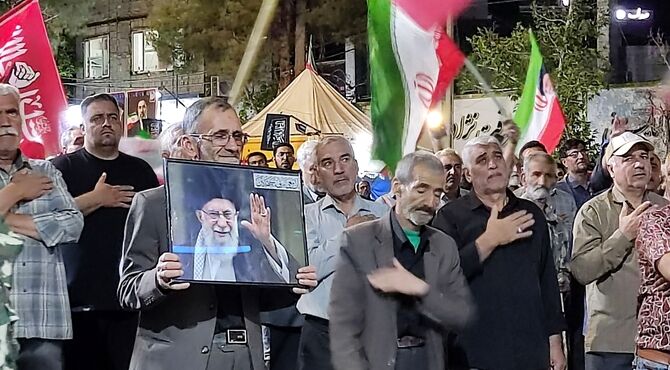  مردم شهرستان اسفراین در سوگ رهبر شهید