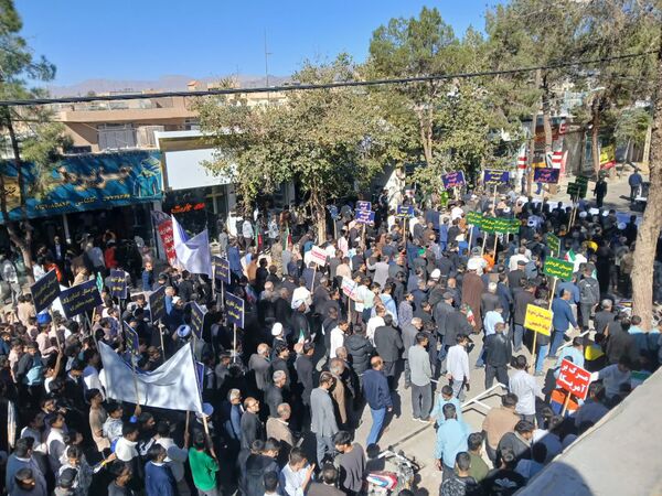راهپیمایی پرشکوه مردم شهرستان خلیل‌آباد در سیزدهم آبان و گرامیداشت یوم‌الله ۱۳ آبان
