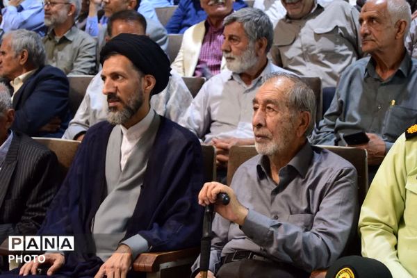 تجلیل از مدیران ۴۰ سال آموزش و پرورش اردکان