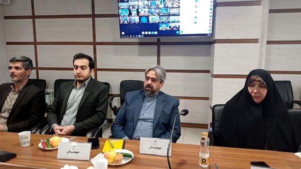 دانش‌آموزان در مسیر ساخت ایران