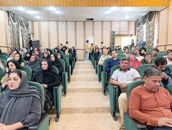برگزاری جلسه انجمن اولیاء و مربیان دبیرستان نمونه دولتی پژوهش در آشخانه