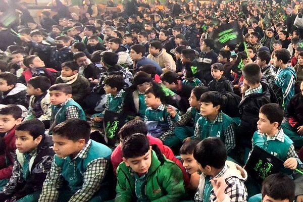 حضور دانش‌آموزان ناحیه دو شهرری در مراسم نوگلان فاطمی