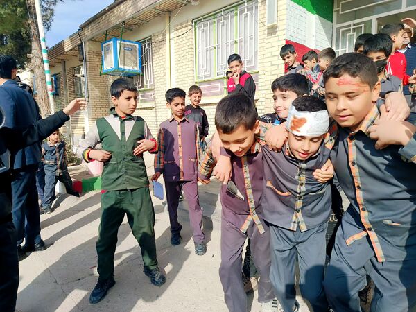 مانور زلزله در دبستان شهید پسندیده فدافن  