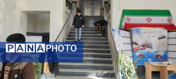 بازدید دانش‌آموزان دبیرستان فرزانگان از کتابخانه اندیشه شیروان