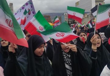 حضور گسترده دانش‌آموزان شهرستان سیروان در راهپیمایی ۱۳ آبان