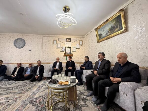 دیدار استاندار کردستان با خانواده شهدای حملات تروریستی رژیم صهیونیستی و بازدید از طرح‌های توسعه‌ای قروه
