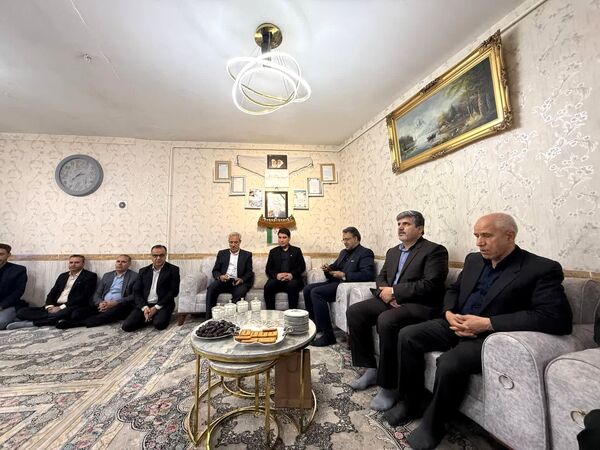 دیدار استاندار کردستان با خانواده شهدای حملات تروریستی رژیم صهیونیستی و بازدید از طرح‌های توسعه‌ای قروه