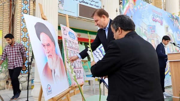 صبحی که مدرسه، حال‌وهوای انقلاب گرفت

