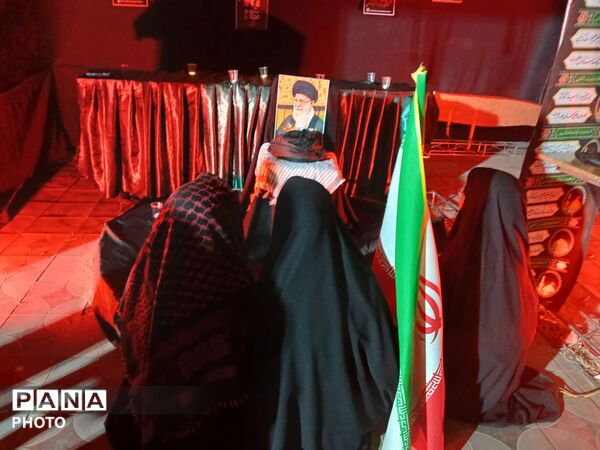 زنده نگه داشتن یاد و خاطره رهبر شهید در تجمعات شبانه