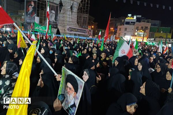 نیمکتی برای رفاقت با شهدا